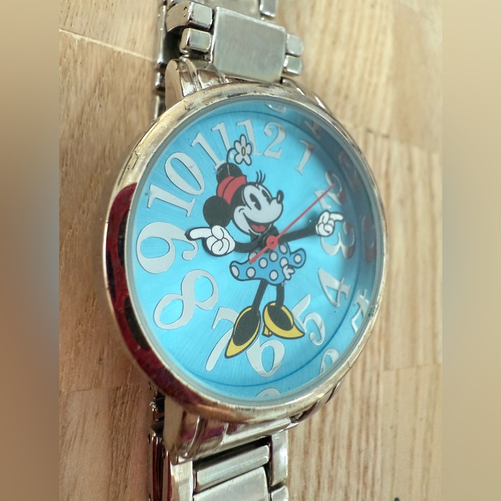 Disney ladies Minnie Mouse blue dial silver tone watch NEW BATTERY